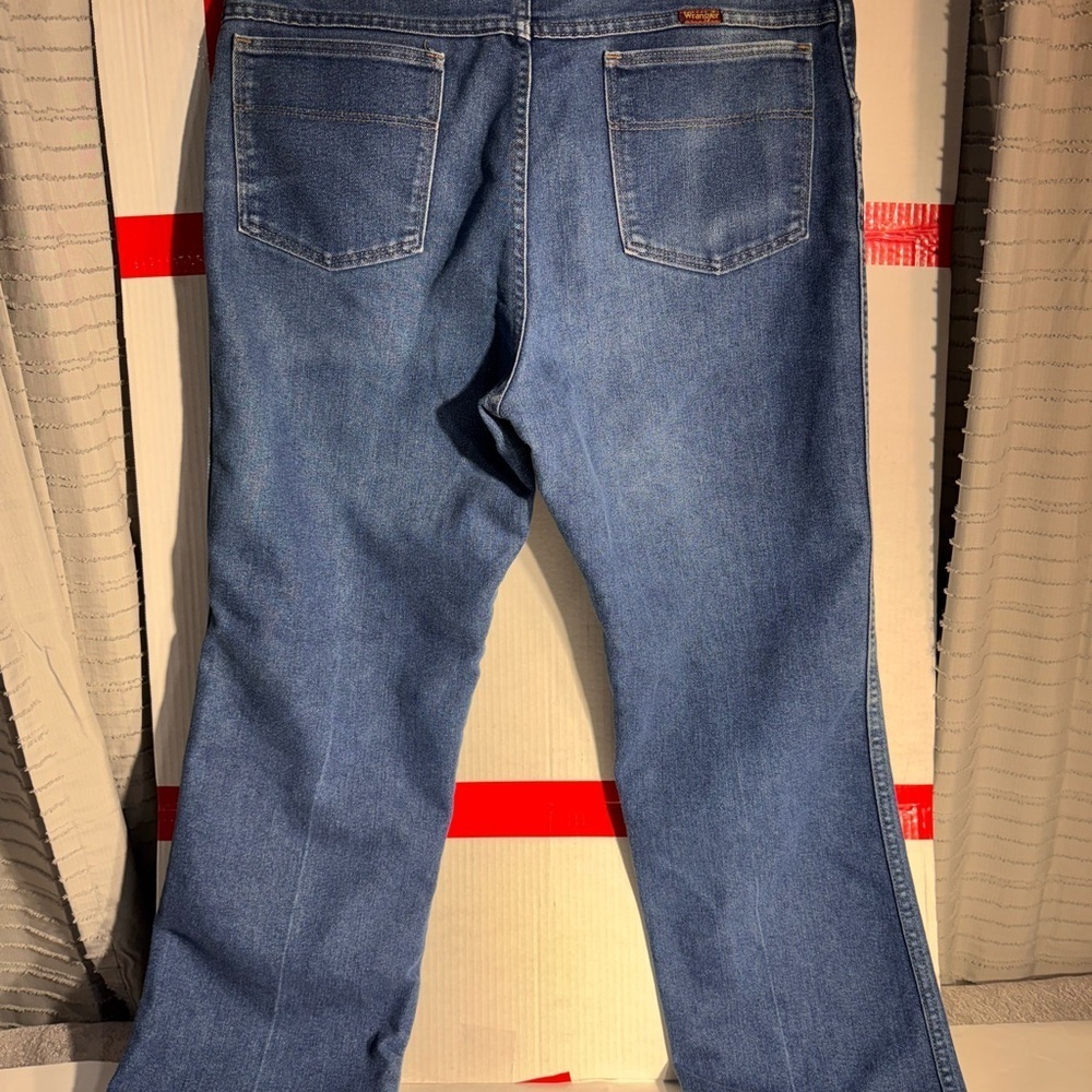 Wrangler Men’s Classic Fit Jeans – Size 38x32 (Made in USA) Vintage #85498PS